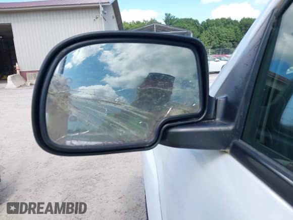 2005 Chevrolet Suburban LS z VIN 1GNFK16ZX5J202174, wystawiony jako IAAI lot #42670445 z przebiegiem 228 129 mil mil oraz . Historia ofert i sprzedaży dostępna na DreamBid. Obrazek 12.