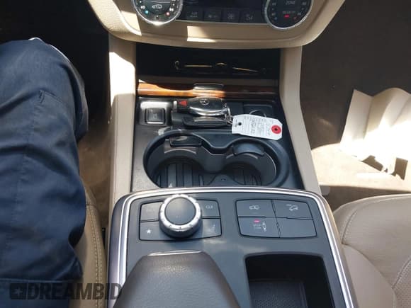 ✅ 2015 Mercedes-Benz GL 550 • VIN: 4JGDF7DE2FA468258 • Лот: 42500315. Опубликован ранее на IAAI с пробегом 145 231 миль. Бесплатный доступ к архиву аукционных продаж из США и подробный отчёт об истории автомобиля на DreamBid. Изображение 11.