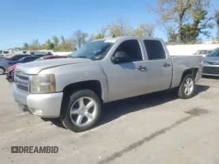 2007 Chevrolet Silverado 1500 1LT z VIN 2GCEC13JX71544818, wystawiony jako Copart lot #85296025 z przebiegiem 251 941 mil mil oraz Czysty tytuł • Clean title. Historia ofert i sprzedaży dostępna na DreamBid. Obrazek 1.