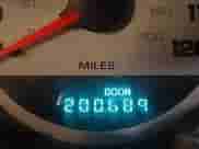 2005 Dodge Neon SXT z VIN 1B3ES56C85D257813, wystawiony jako IAAI lot #42001891 z przebiegiem 200 689 mil mil oraz . Historia ofert i sprzedaży dostępna na DreamBid. Obrazek 16.