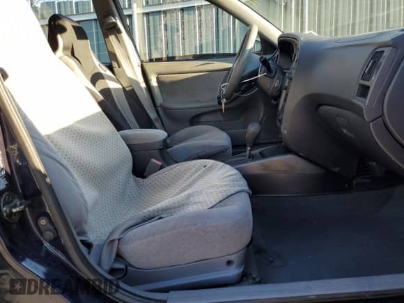 2004 Hyundai Elantra GLS с VIN KMHDN46D24U896431, выставлен на аукционе Copart как лот 84545294 с пробегом 105 677 миль миль и Списание • Salvage title. История ставок и продаж доступна на DreamBid. Изображение 7.