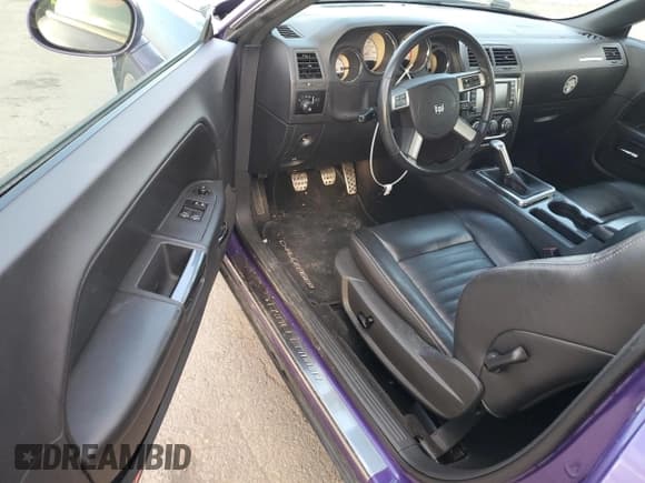 ✅ 2010 Dodge Challenger R/T Classic • VIN: 2B3CJ5DT9AH175129 • Lot: 44908285. Wystawiony na Copart z przebiegiem 54 933 mil. Bezpłatny archiwum sprzedaży aukcyjnych z USA i szczegółowy raport historii pojazdu na DreamBid. Zdjęcie 8.