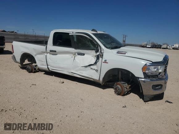 ✅ 2024 Ram 2500 Big Horn • VIN: 3C6UR5DL6RG156245 • Lot: 51162525. Wystawiony na Copart z przebiegiem 46 743 mil. Bezpłatny archiwum sprzedaży aukcyjnych z USA i szczegółowy raport historii pojazdu na DreamBid. Zdjęcie 4.