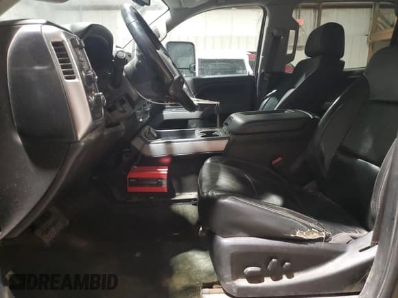 ✅ 2016 Chevrolet Silverado 2500HD LT • VIN: 1GC1KVE84GF299820 • Lot: 45502795. Wystawiony na Copart z przebiegiem 194 242 mil. Bezpłatny archiwum sprzedaży aukcyjnych z USA i szczegółowy raport historii pojazdu na DreamBid. Zdjęcie 7.