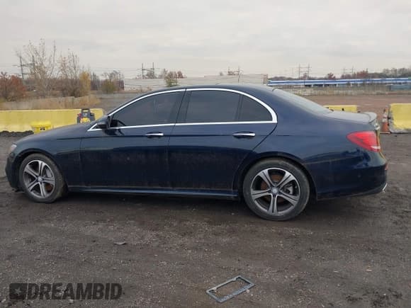 ✅ 2017 Mercedes-Benz E 300 Luxury • VIN: WDDZF4KB1HA099158 • Lot: 43743509. Wystawiony na IAAI z przebiegiem Nie podano. Bezpłatny archiwum sprzedaży aukcyjnych z USA i szczegółowy raport historii pojazdu na DreamBid. Zdjęcie 14.