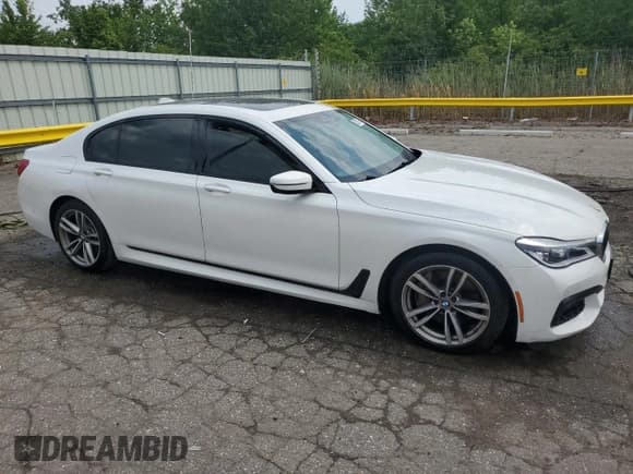 ✅ 2016 BMW 7 Series 750i xDrive • VIN: WBA7F2C54GG417328 • Lot: 52791035. Listed on Copart with 117,384 mi. Free auction sales archive from the USA and detailed vehicle history report at DreamBid. Image 4.