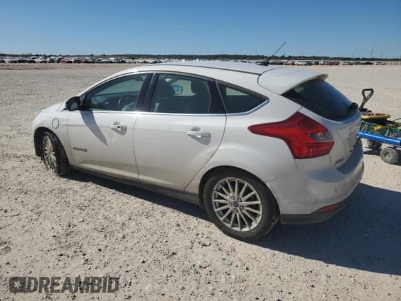 ✅ 2014 Ford Focus Electric • VIN: 1FADP3R44EL238014 • Lot: 80770944. Listed on Copart with 68,599 mi. Free auction sales archive from the USA and detailed vehicle history report at DreamBid. Image 2.