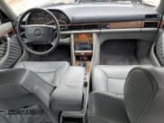 ✅ 1990 Mercedes-Benz 300 SE • VIN: WDBCA24D8LA508779 • Лот: 90486405. Опубликован ранее на Copart с пробегом 120 789 миль. Бесплатный доступ к архиву аукционных продаж из США и подробный отчёт об истории автомобиля на DreamBid. Изображение 8.