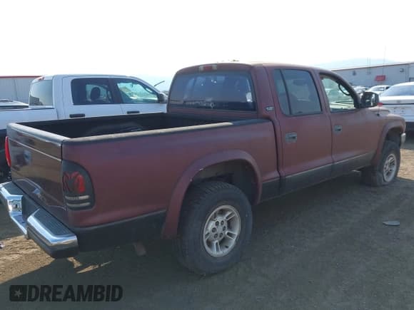 ✅ 2000 Dodge Dakota Sport • VIN: 1B7HG2AZ8YS644675 • Lot: 43137790. Wystawiony na IAAI z przebiegiem 183 156 mil. Bezpłatny archiwum sprzedaży aukcyjnych z USA i szczegółowy raport historii pojazdu na DreamBid. Zdjęcie 4.