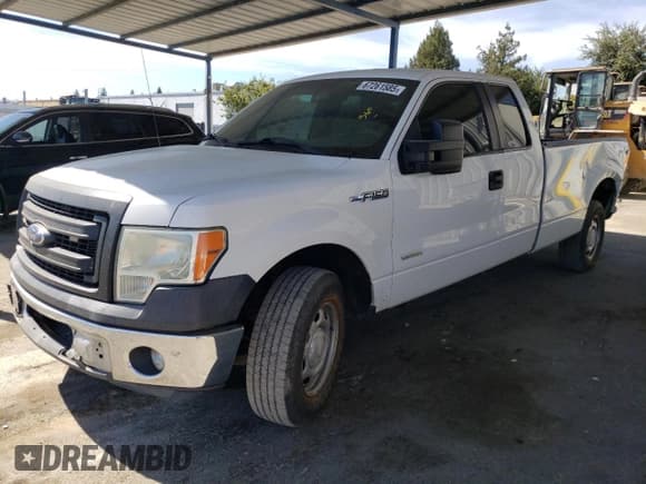 ✅ 2014 Ford F-150 XL • VIN: 1FTVX1CT0EKD82815 • Lot: 67261585. Listed on Copart with 153,039 mi. Free auction sales archive from the USA and detailed vehicle history report at DreamBid. Image 1.