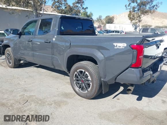 ✅ 2024 Toyota Tacoma SR5 • VIN: 3TMLB5FN3RM001404 • Лот: 41322388. Опубликован ранее на IAAI с пробегом 8 319 миль. Бесплатный доступ к архиву аукционных продаж из США и подробный отчёт об истории автомобиля на DreamBid. Изображение 3.