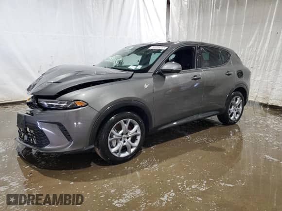 2024 Dodge Hornet R/T z VIN ZACPDFCWXR3A32989, wystawiony jako Copart lot #60860585 z przebiegiem 22 837 mil mil oraz Czysty tytuł • Clean title. Historia ofert i sprzedaży dostępna na DreamBid. Obrazek 1.