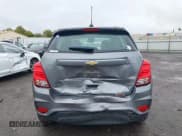 ✅ 2020 Chevrolet Trax LS • VIN: 3GNCJKSB9LL159716 • Lot: 43704981. Wystawiony na IAAI z przebiegiem 84 930 mil. Bezpłatny archiwum sprzedaży aukcyjnych z USA i szczegółowy raport historii pojazdu na DreamBid. Zdjęcie 16.