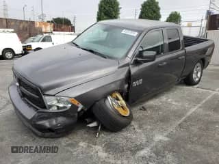 2018 Ram 1500 Express z VIN 1C6RR6FTXJS211396, wystawiony jako Copart lot #82257075 z przebiegiem 101 339 mil mil oraz Szkoda całkowita • Salvage title. Historia ofert i sprzedaży dostępna na DreamBid. Obrazek 1.