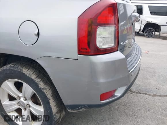 ✅ 2015 Jeep Compass High Altitude • VIN: 1C4NJDEB8FD189812 • Лот: 43449230. Опубликован ранее на IAAI с пробегом 62 019 миль. Бесплатный доступ к архиву аукционных продаж из США и подробный отчёт об истории автомобиля на DreamBid. Изображение 16.