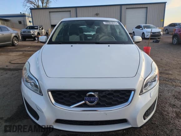 ✅ 2013 Volvo C30 T5 • VIN: YV1672MK2D2301788 • Lot: 49903675. Wystawiony na Copart z przebiegiem 74 268 mil. Bezpłatny archiwum sprzedaży aukcyjnych z USA i szczegółowy raport historii pojazdu na DreamBid. Zdjęcie 5.