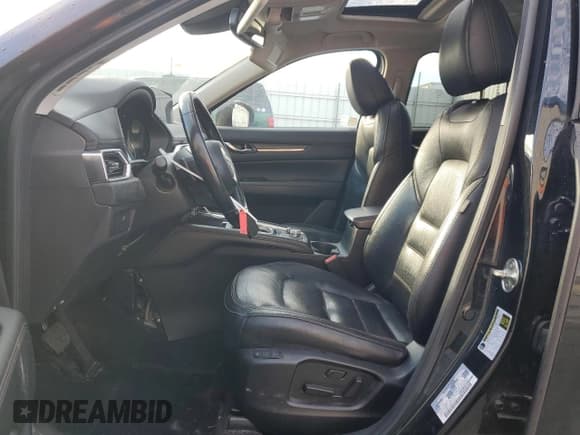 ✅ 2023 Mazda CX-5 S Premium • VIN: JM3KFBDM3P0174484 • Lot: 92454755. Wystawiony na Copart z przebiegiem 60 989 mil. Bezpłatny archiwum sprzedaży aukcyjnych z USA i szczegółowy raport historii pojazdu na DreamBid. Zdjęcie 7.
