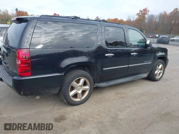 2010 Chevrolet Suburban LTZ с VIN 1GNUKKE33AR182906, выставлен на аукционе IAAI как лот 43609667 с пробегом 196 863 миль миль и . История ставок и продаж доступна на DreamBid. Изображение 13.