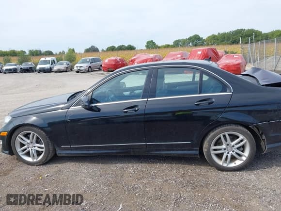 ✅ 2013 Mercedes-Benz C 300 Sport • VIN: WDDGF8AB5DR282431 • Lot: 43166289. Wystawiony na IAAI z przebiegiem 143 327 mil. Bezpłatny archiwum sprzedaży aukcyjnych z USA i szczegółowy raport historii pojazdu na DreamBid. Zdjęcie 14.