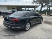 ✅ 2018 Volkswagen Passat SEL Premium • VIN: 1VWCA7A30JC015249 • Лот: 59337915. Опубликован ранее на Copart с пробегом 115 645 миль. Бесплатный доступ к архиву аукционных продаж из США и подробный отчёт об истории автомобиля на DreamBid. Изображение 4.