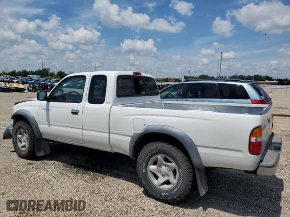 ✅ 2001 Toyota Tacoma PreRunner • VIN: 5TESN92N21Z748452 • Lot: 63618825. Wystawiony na Copart z przebiegiem 176 300 mil. Bezpłatny archiwum sprzedaży aukcyjnych z USA i szczegółowy raport historii pojazdu na DreamBid. Zdjęcie 2.
