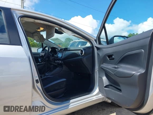 ✅ 2025 Nissan Versa S • VIN: 3N1CN8DV2SL811746 • Lot: 42808586. Wystawiony na IAAI z przebiegiem 12 961 mil. Bezpłatny archiwum sprzedaży aukcyjnych z USA i szczegółowy raport historii pojazdu na DreamBid. Zdjęcie 18.