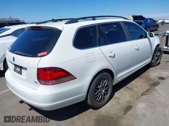 ✅ 2014 Volkswagen Jetta TDI w/Sunroof & Nav • VIN: 3VWPL7AJ0EM626543 • Lot: 42827898. Listed on IAAI with 120,035 mi. Free auction sales archive from the USA and detailed vehicle history report at DreamBid. Image 4.