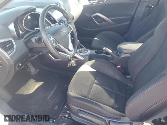 ✅ 2016 Hyundai Veloster • VIN: KMHTC6AD1GU277070 • Lot: 78858044. Wystawiony na Copart z przebiegiem 187 320 mil. Bezpłatny archiwum sprzedaży aukcyjnych z USA i szczegółowy raport historii pojazdu na DreamBid. Zdjęcie 7.