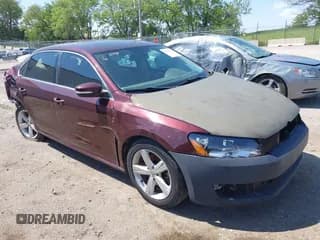 ✅ 2013 Volkswagen Passat SE • VIN: 1VWBH7A34DC128827 • Лот: 42318031. Опубликован ранее на IAAI с пробегом 133 696 миль. Бесплатный доступ к архиву аукционных продаж из США и подробный отчёт об истории автомобиля на DreamBid. Изображение 1.