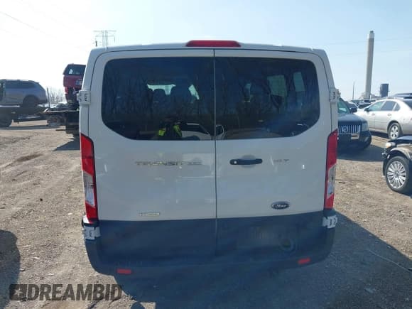 ✅ 2024 Ford Transit Passenger XL • VIN: 1FBAX2YG4RKA02384 • Lot: 41924074. Wystawiony na IAAI z przebiegiem 30 122 mil. Bezpłatny archiwum sprzedaży aukcyjnych z USA i szczegółowy raport historii pojazdu na DreamBid. Zdjęcie 16.
