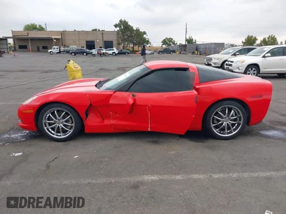 ✅ 2010 Chevrolet Corvette 1LT • VIN: 1G1YA2DW4A5107642 • Лот: 43336085. Опубликован ранее на IAAI с пробегом 161 507 миль. Бесплатный доступ к архиву аукционных продаж из США и подробный отчёт об истории автомобиля на DreamBid. Изображение 14.