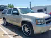 2014 Chevrolet Suburban LT z VIN 1GNSCJE05ER117100, wystawiony jako IAAI lot #42624986 z przebiegiem 198 729 mil mil oraz . Historia ofert i sprzedaży dostępna na DreamBid. Obrazek 13.