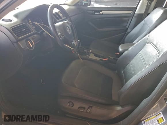 ✅ 2014 Volkswagen Passat SE • VIN: 1VWBS7A33EC052441 • Лот: 95112245. Опубликован ранее на Copart с пробегом 106 134 миль. Бесплатный доступ к архиву аукционных продаж из США и подробный отчёт об истории автомобиля на DreamBid. Изображение 7.