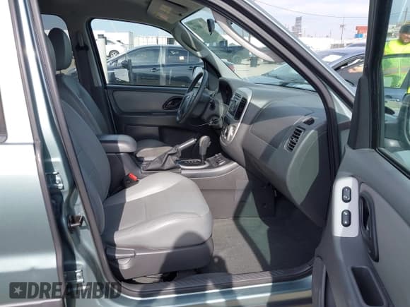 ✅ 2007 Ford Escape Hybrid • VIN: 1FMCU49H27KA67453 • Lot: 43680134. Listed on IAAI with 33,713 mi. Free auction sales archive from the USA and detailed vehicle history report at DreamBid. Image 5.