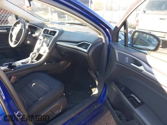 ✅ 2016 Ford Fusion SE • VIN: 3FA6P0H75GR276908 • Lot: 43533058. Wystawiony na IAAI z przebiegiem 86 814 mil. Bezpłatny archiwum sprzedaży aukcyjnych z USA i szczegółowy raport historii pojazdu na DreamBid. Zdjęcie 5.