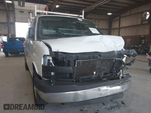 ✅ 2015 GMC Savana • VIN: 1GTW7FCG5F1126715 • Lot: 42691218. Wystawiony na IAAI z przebiegiem 290 782 mil. Bezpłatny archiwum sprzedaży aukcyjnych z USA i szczegółowy raport historii pojazdu na DreamBid. Zdjęcie 18.