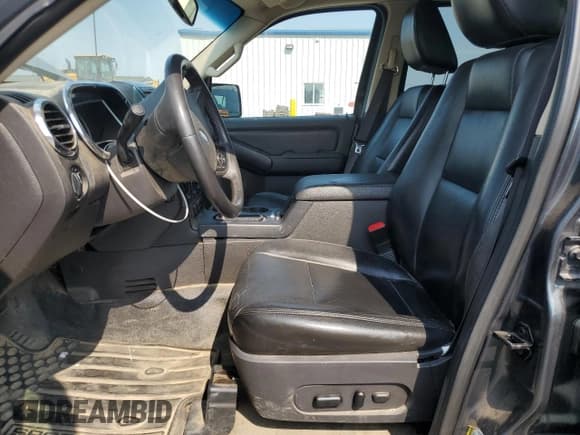 ✅ 2010 Ford Explorer Sport Trac Limited • VIN: 1FMEU5DE4AUA31402 • Lot: 70139985. Wystawiony na Copart z przebiegiem 201 106 mil. Bezpłatny archiwum sprzedaży aukcyjnych z USA i szczegółowy raport historii pojazdu na DreamBid. Zdjęcie 7.