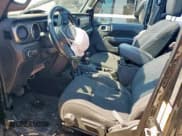 ✅ 2019 Jeep Wrangler Unlimited Sport S • VIN: 1C4HJXDG7KW532250 • Lot: 70031955. Wystawiony na Copart z przebiegiem 105 476 mil. Bezpłatny archiwum sprzedaży aukcyjnych z USA i szczegółowy raport historii pojazdu na DreamBid. Zdjęcie 7.