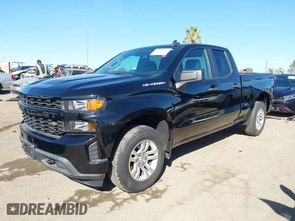 ✅ 2020 Chevrolet Silverado 1500 Custom • VIN: 1GCRWBEK6LZ222750 • Lot: 43541828. Wystawiony na IAAI z przebiegiem 18 403 mil. Bezpłatny archiwum sprzedaży aukcyjnych z USA i szczegółowy raport historii pojazdu na DreamBid. Zdjęcie 2.