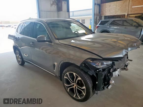 ✅ 2025 BMW X5 sDrive40i • VIN: 5UX13EU07S9X86041 • Lot: 80789095. Wystawiony na Copart z przebiegiem 7 817 mil. Bezpłatny archiwum sprzedaży aukcyjnych z USA i szczegółowy raport historii pojazdu na DreamBid. Zdjęcie 4.