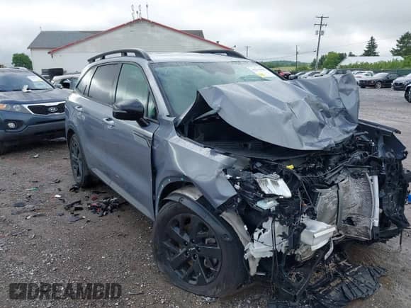 2022 Kia Sorento X-Line S z VIN 5XYRLDLC1NG085105, wystawiony jako IAAI lot #42375855 z przebiegiem 43 182 mil mil oraz . Historia ofert i sprzedaży dostępna na DreamBid. Obrazek 1.