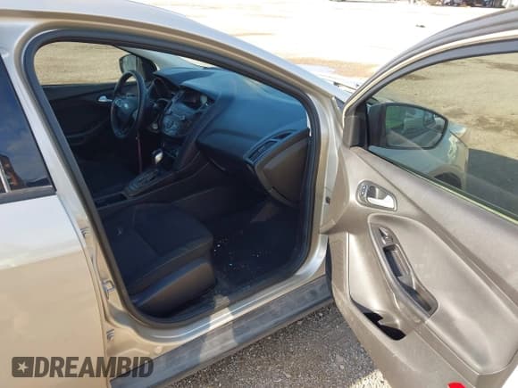 ✅ 2018 Ford Focus SE • VIN: 1FADP3FEXJL244276 • Lot: 43229577. Listed on IAAI with 93,902 mi. Free auction sales archive from the USA and detailed vehicle history report at DreamBid. Image 5.