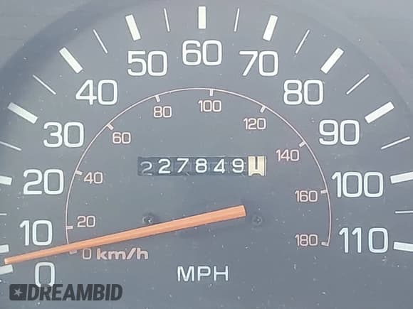 ✅ 1987 Toyota Pickup • VIN: JT4RN63R6H5026476 • Lot: 42759758. Wystawiony na IAAI z przebiegiem 227 849 mil. Bezpłatny archiwum sprzedaży aukcyjnych z USA i szczegółowy raport historii pojazdu na DreamBid. Zdjęcie 15.