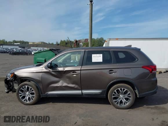 2018 Mitsubishi Outlander ES с VIN JA4AZ3A39JZ049869, выставлен на аукционе IAAI как лот 43333195 с пробегом 94 875 миль миль и . История ставок и продаж доступна на DreamBid. Изображение 14.