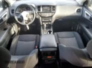 ✅ 2020 Nissan Pathfinder S • VIN: 5N1DR2AM1LC629799 • Lot: 86864325. Wystawiony na Copart z przebiegiem 87 837 mil. Bezpłatny archiwum sprzedaży aukcyjnych z USA i szczegółowy raport historii pojazdu na DreamBid. Zdjęcie 8.