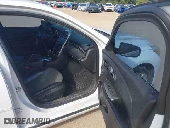 2014 Chevrolet Malibu LT z VIN 1G11C5SL5EF168603, wystawiony jako IAAI lot #43313799 z przebiegiem 123 263 mil mil oraz . Historia ofert i sprzedaży dostępna na DreamBid. Obrazek 5.