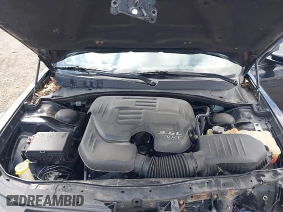 ✅ 2016 Chrysler 300 S • VIN: 2C3CCAGG2GH270631 • Lot: 42083685. Wystawiony na IAAI z przebiegiem 68 057 mil. Bezpłatny archiwum sprzedaży aukcyjnych z USA i szczegółowy raport historii pojazdu na DreamBid. Zdjęcie 10.