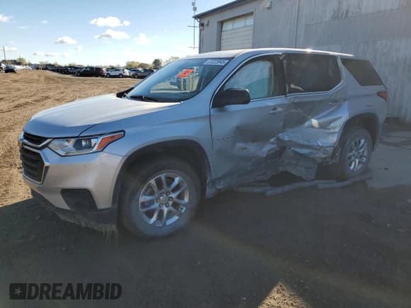 ✅ 2021 Chevrolet Traverse LS • VIN: 1GNERFKW2MJ185837 • Lot: 87223945. Wystawiony na Copart z przebiegiem 105 714 mil. Bezpłatny archiwum sprzedaży aukcyjnych z USA i szczegółowy raport historii pojazdu na DreamBid. Zdjęcie 1.