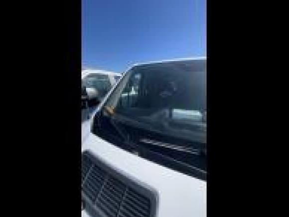 ✅ 2015 Ford Transit XLT • VIN: 1FBZX2ZMXFKB27506 • Lot: 43933994. Wystawiony na IAAI z przebiegiem 133 632 mil. Bezpłatny archiwum sprzedaży aukcyjnych z USA i szczegółowy raport historii pojazdu na DreamBid. Zdjęcie 4.