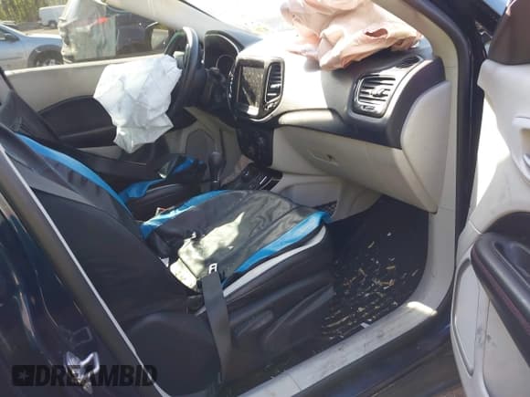 ✅ 2019 Jeep Compass Limited • VIN: 3C4NJDCB1KT680147 • Lot: 42117481. Wystawiony na IAAI z przebiegiem 132 743 mil. Bezpłatny archiwum sprzedaży aukcyjnych z USA i szczegółowy raport historii pojazdu na DreamBid. Zdjęcie 5.